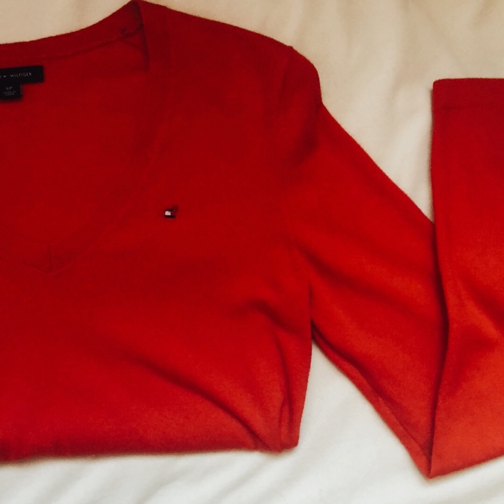 TOMMY HILFIGER • red sweater